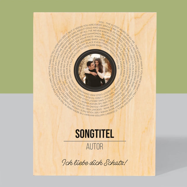 Foto Und Unterschrift: Songtexte Auf Der Platte - Druck Auf Holz