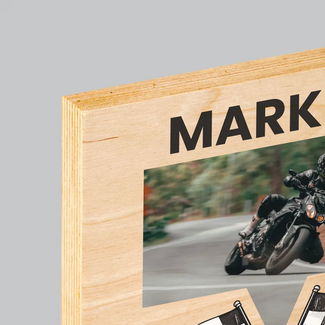 Foto und Unterschrift: Als Erster über die Ziellinie – Druck auf Holz | DE