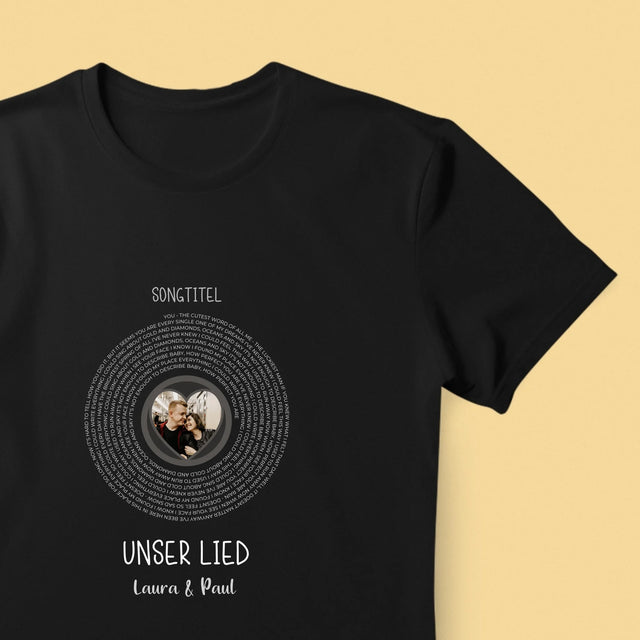 Foto Und Unterschrift: Unser Lied Mit Text - T-Shirt Für Herren