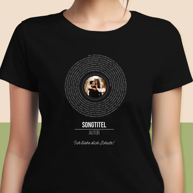 Foto Und Unterschrift: Songtexte Auf Der Platte - T-Shirt Für Damen