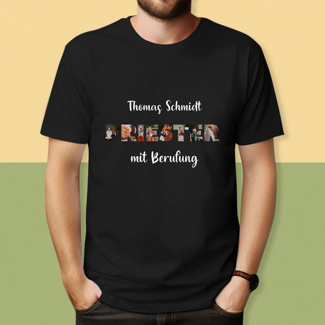 Buchstaben-Collage: Priester Aus Berufung - T-Shirt Für Herren