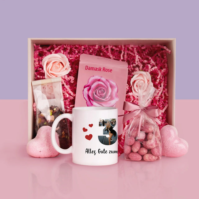 Buchstaben-Collage: 30. Geburtstag - Geschenkset Mit Tasse Und Wellnessartikeln