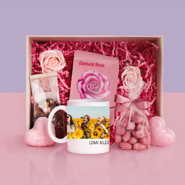 Fotocollage: 2 Fotos Und Unterschrift - Geschenkset Mit Tasse Und Wellnessartikeln