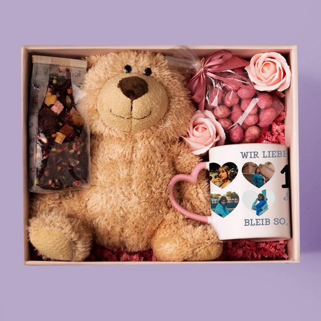 Fotocollage: 18 Herzen - Geschenkset Mit Tasse, Teddybär Und Süßigkeiten
