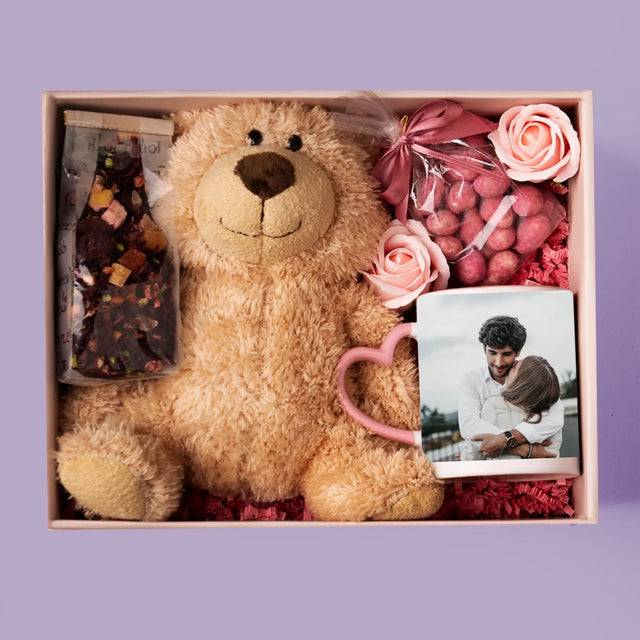 Fotocollage: 2 Fotos - Geschenkset Mit Tasse, Teddybär Und Süßigkeiten