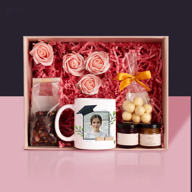 Foto Und Unterschrift: Herzlichen Glückwunsch - Geschenkset Mit Tasse, Tee Und Süßigkeiten