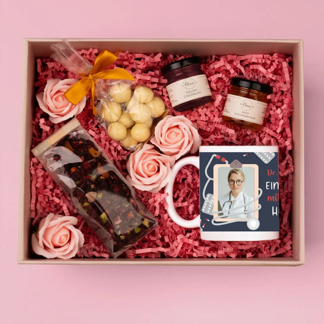 Foto Und Unterschrift: Ärztin Mit Großem Herzen - Geschenkset Mit Tasse, Tee Und Süßigkeiten