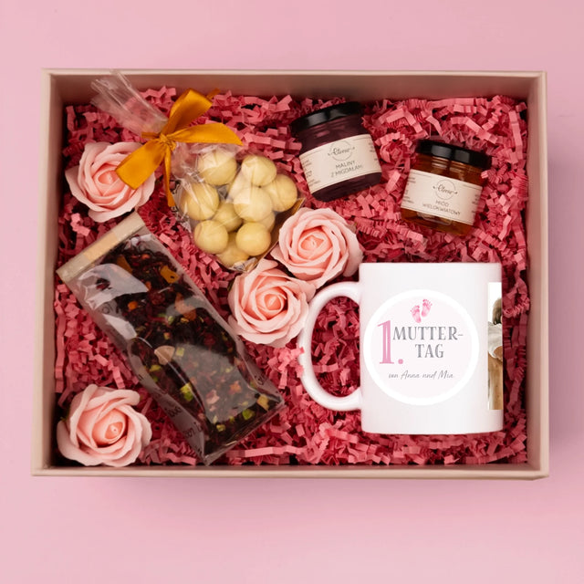 Fotocollage: Erster Muttertag - Geschenkset Mit Tasse, Tee Und Süßigkeiten