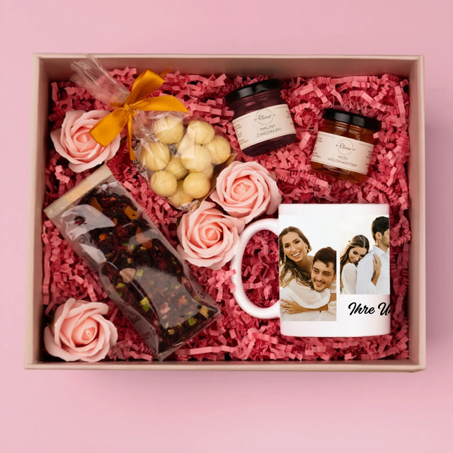 Fotocollage: 4 Fotos Und Unterschrift - Geschenkset Mit Tasse, Tee Und Süßigkeiten