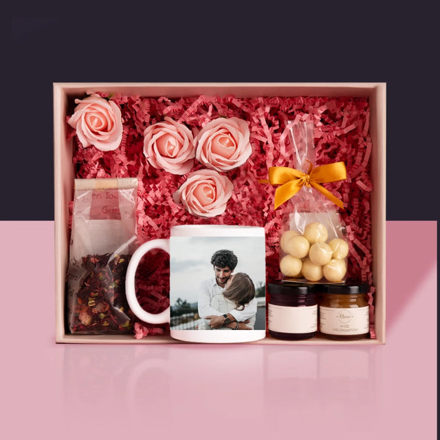 Fotocollage: 2 Fotos - Geschenkset Mit Tasse, Tee Und Süßigkeiten