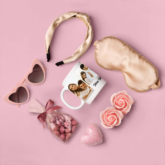 Fotocollage: 4 Fotos Und Unterschrift - Geschenkset Mit Einer Tasse Und Einem Satin-Haarband