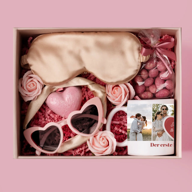 Fotocollage: Erster Hochzeitstag Herz - Geschenkset Mit Einer Tasse Und Einem Satin-Haarband