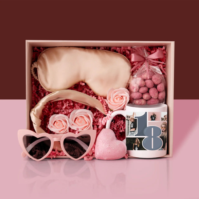 Fotocollage: 18 - Schönsten Momente - Geschenkset Mit Einer Tasse Und Einem Satin-Haarband