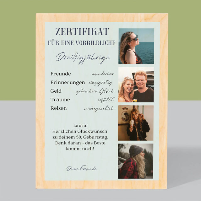 Fotocollage: Zertifikat Für Eine Vorbildliche Dreißigjährige - Druck Auf Holz