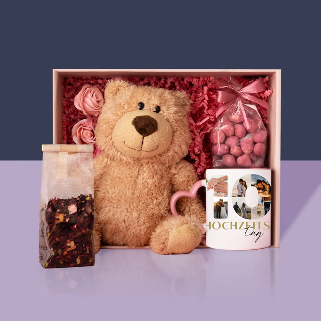 Buchstaben-Collage: 10. Hochzeitstag - Geschenkset Mit Tasse, Teddybär Und Süßigkeiten