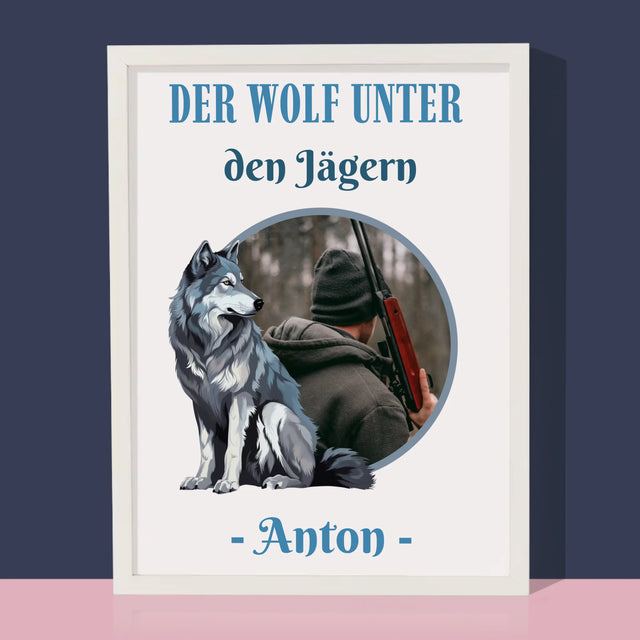 Foto Und Unterschrift: Der Wolf Unter Den Jägern - Druck Mit Rahmen 30X40