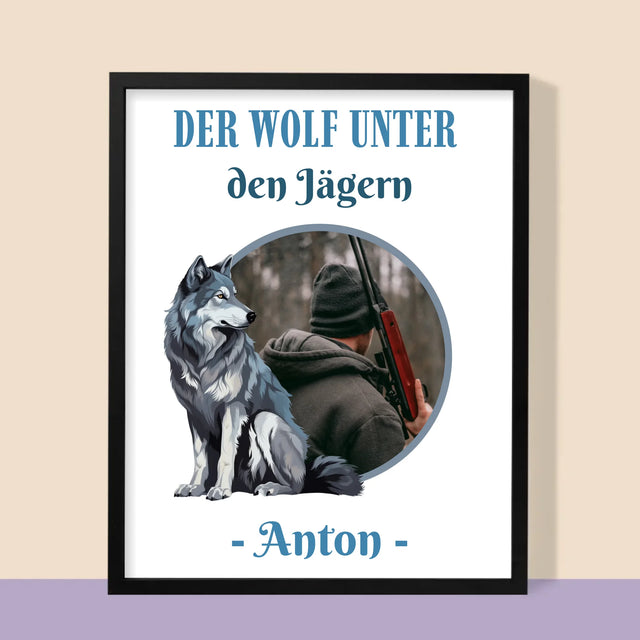 Foto Und Unterschrift: Der Wolf Unter Den Jägern - Druck Mit Rahmen 30X40