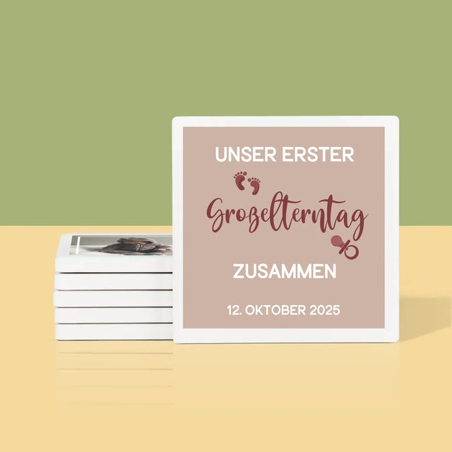 Fotocollage: Das Ist Unser Erster Großelterntag. - Tassenuntersetzer