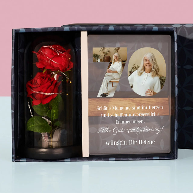 Buchstaben-Collage: 70 Jahre Alt - Geschenkset Mit Druck Auf Acrylglas Und Ewiger Rose