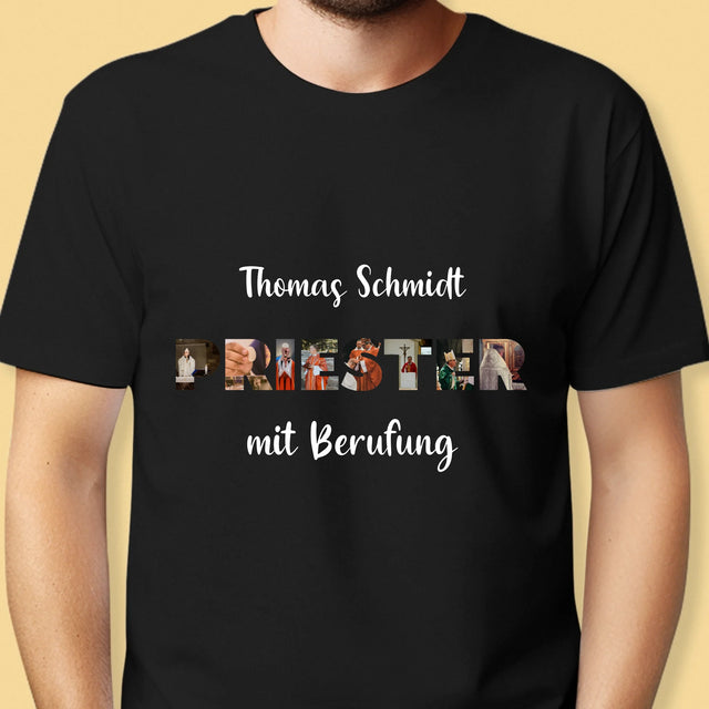 Buchstaben-Collage: Priester Aus Berufung - T-Shirt Für Herren