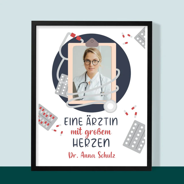 Foto Und Unterschrift: Ärztin Mit Großem Herzen - Druck Mit Rahmen 30X40