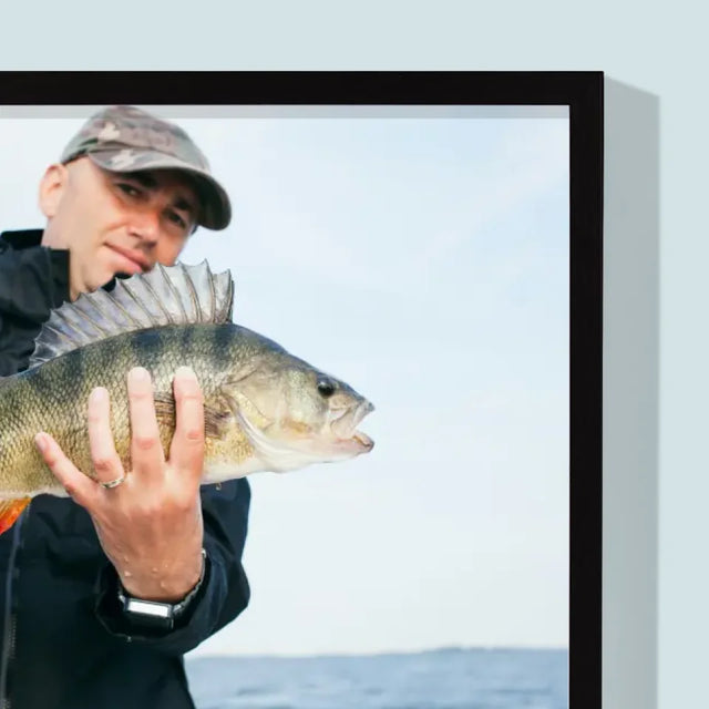 Foto Und Unterschrift: Angler Definition - Druck Mit Rahmen 30X40