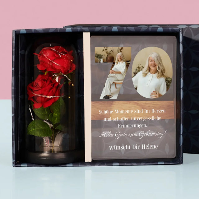 Buchstaben-Collage: 70 Jahre Alt - Geschenkset Mit Druck Auf Acrylglas Und Ewiger Rose