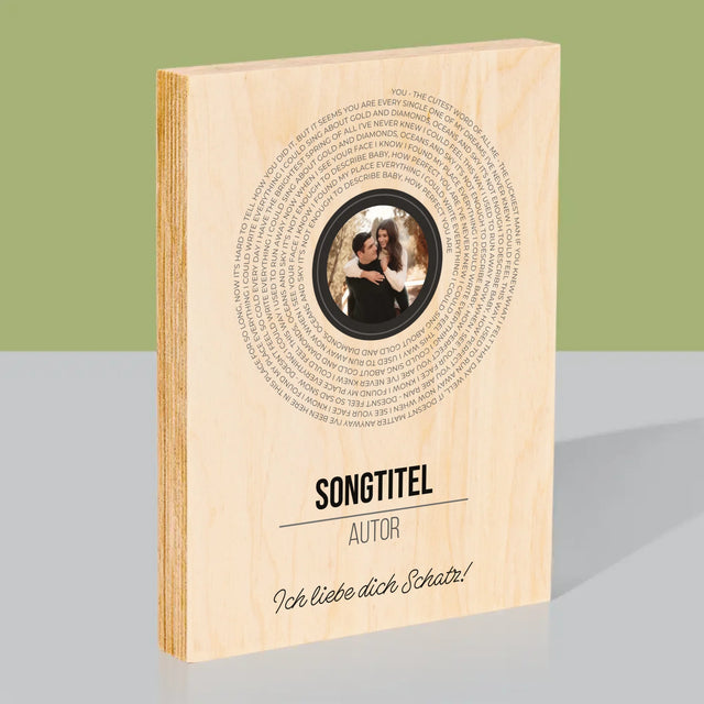 Foto Und Unterschrift: Songtexte Auf Der Platte - Druck Auf Holz