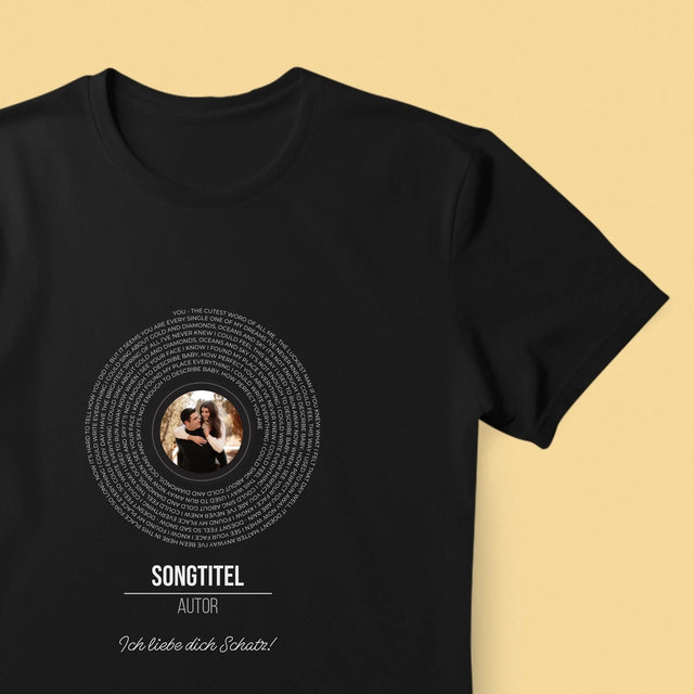 Foto Und Unterschrift: Songtexte Auf Der Platte - T-Shirt Für Herren