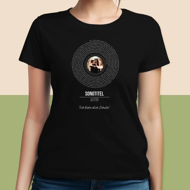 Foto Und Unterschrift: Songtexte Auf Der Platte - T-Shirt Für Damen