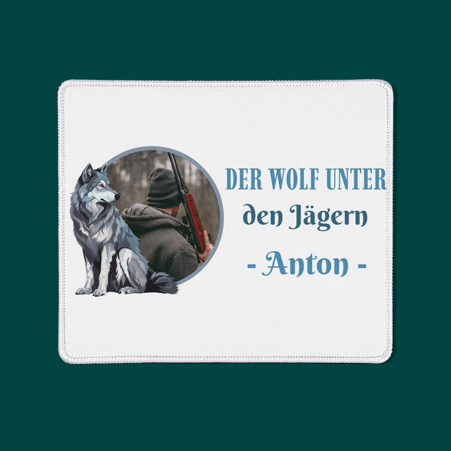 Foto Und Unterschrift: Der Wolf Unter Den Jägern - Mauspad