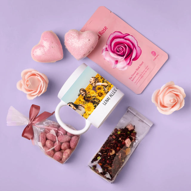 Fotocollage: 2 Fotos Und Unterschrift - Geschenkset Mit Tasse Und Wellnessartikeln