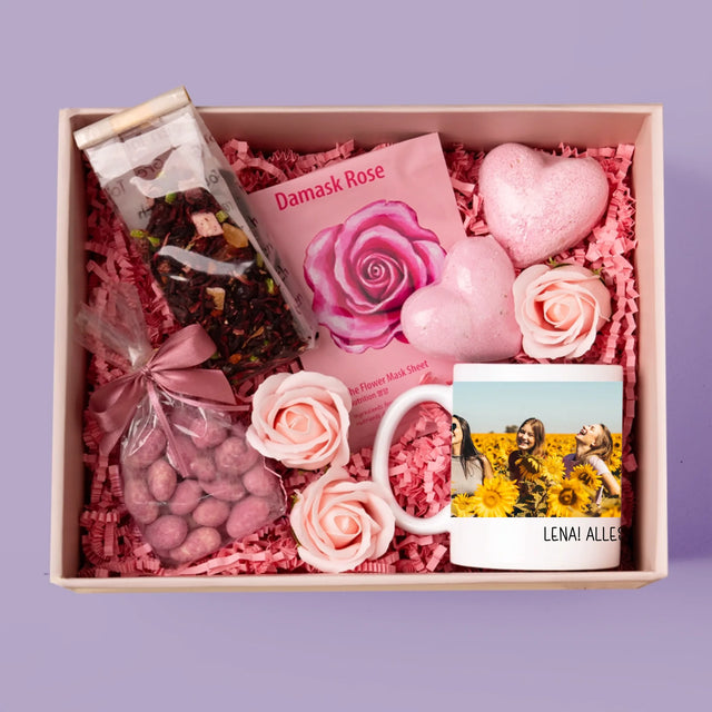 Fotocollage: 2 Fotos Und Unterschrift - Geschenkset Mit Tasse Und Wellnessartikeln