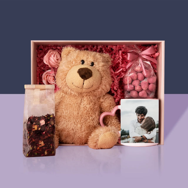 Fotocollage: 2 Fotos - Geschenkset Mit Tasse, Teddybär Und Süßigkeiten