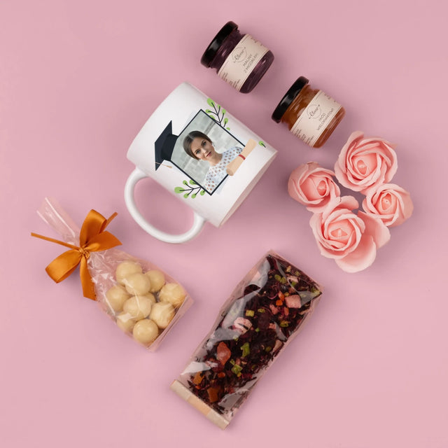 Foto Und Unterschrift: Herzlichen Glückwunsch - Geschenkset Mit Tasse, Tee Und Süßigkeiten