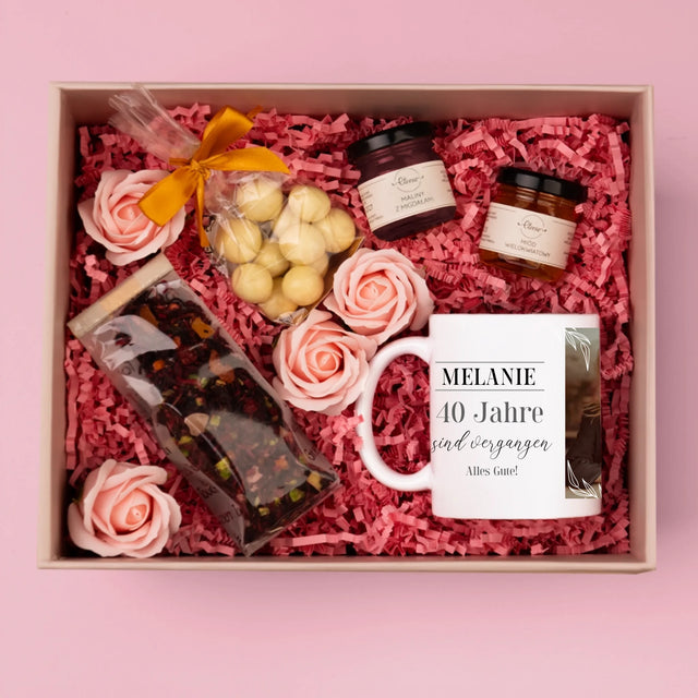 Fotocollage: 40 Jahre Vergangen - Geschenkset Mit Tasse, Tee Und Süßigkeiten