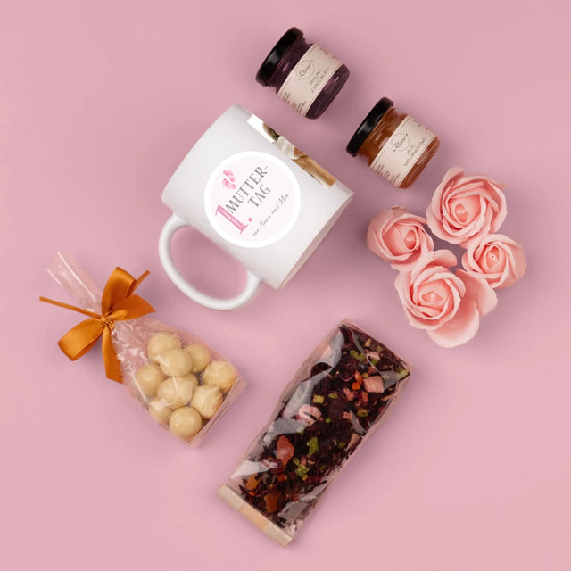 Fotocollage: Erster Muttertag - Geschenkset Mit Tasse, Tee Und Süßigkeiten