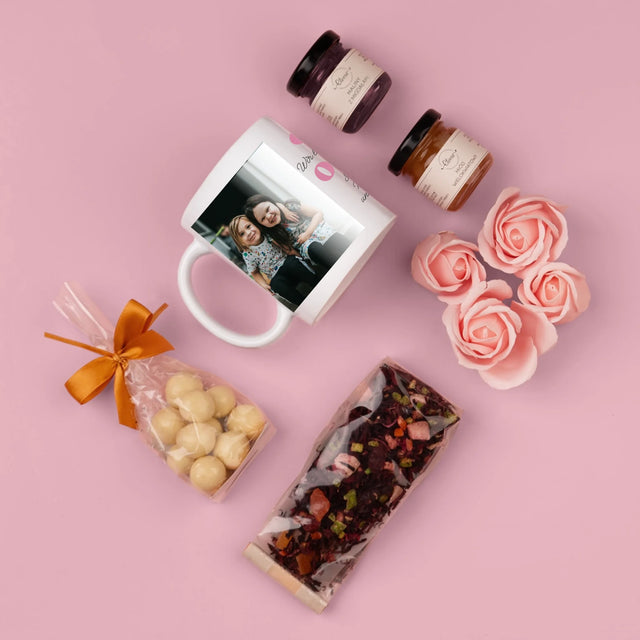 Fotocollage: Wir Lieben Dich, Oma - Geschenkset Mit Tasse, Tee Und Süßigkeiten