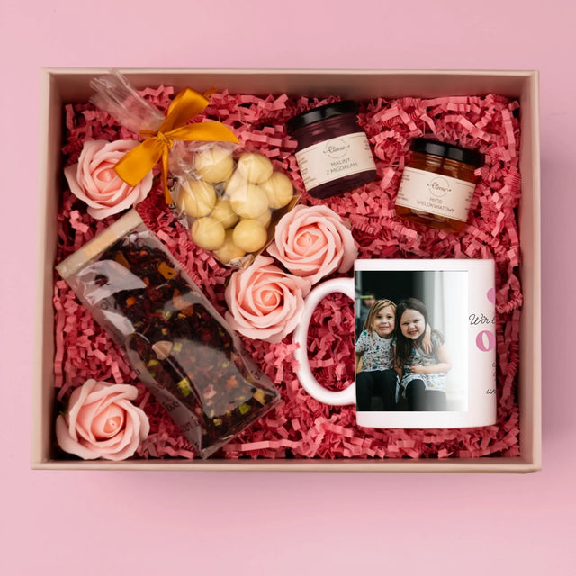 Fotocollage: Wir Lieben Dich, Oma - Geschenkset Mit Tasse, Tee Und Süßigkeiten