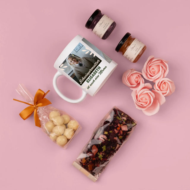 Fotocollage: Schwiegermutter Auch Mama - Geschenkset Mit Tasse, Tee Und Süßigkeiten