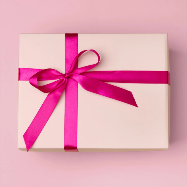 Buchstaben-Collage: Mama - Geschenkset Mit Tasse, Tee Und Süßigkeiten