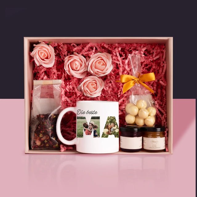 Buchstaben-Collage: Mama - Geschenkset Mit Tasse, Tee Und Süßigkeiten