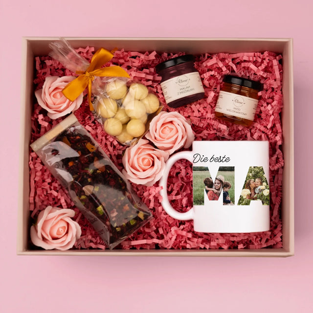 Buchstaben-Collage: Mama - Geschenkset Mit Tasse, Tee Und Süßigkeiten