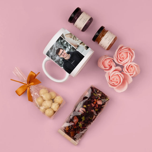Fotocollage: 3 Fotos - Geschenkset Mit Tasse, Tee Und Süßigkeiten