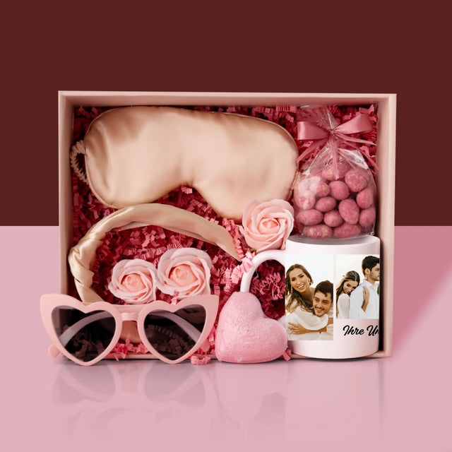 Fotocollage: 4 Fotos Und Unterschrift - Geschenkset Mit Einer Tasse Und Einem Satin-Haarband