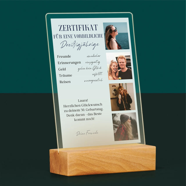 Fotocollage: Zertifikat Für Eine Vorbildliche Dreißigjährige - Druck Auf Acrylglas