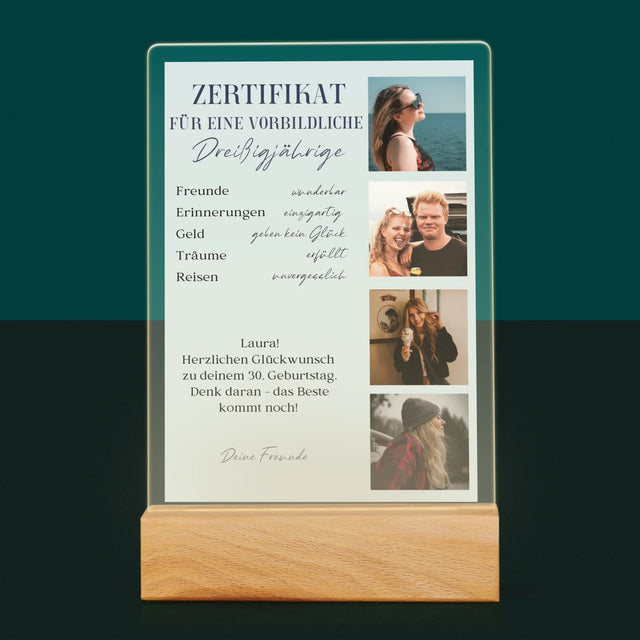 Fotocollage: Zertifikat Für Eine Vorbildliche Dreißigjährige - Druck Auf Acrylglas