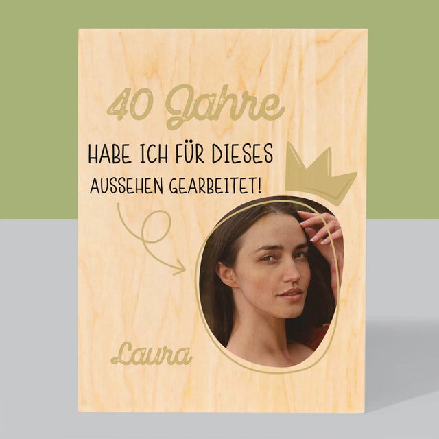Foto Und Unterschrift: 40 Jahre Habe Ich Für Dieses Aussehen Gearbeitet - Druck Auf Holz
