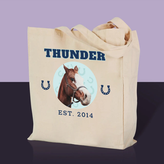Dein Charakter: Dein Pferd Varsity – Bedruckte Canvas-Tasche | DE