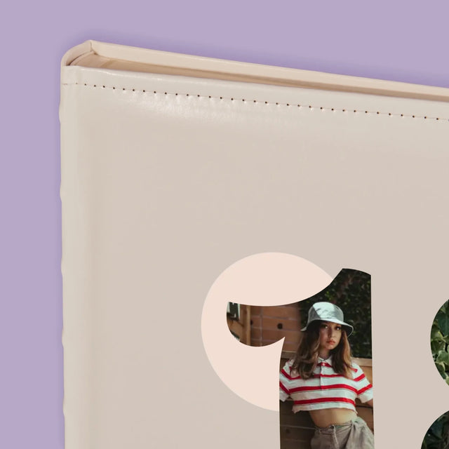 Buchstaben-Collage: 18 Jahre Voller Erinnerungen - Fotoalbum